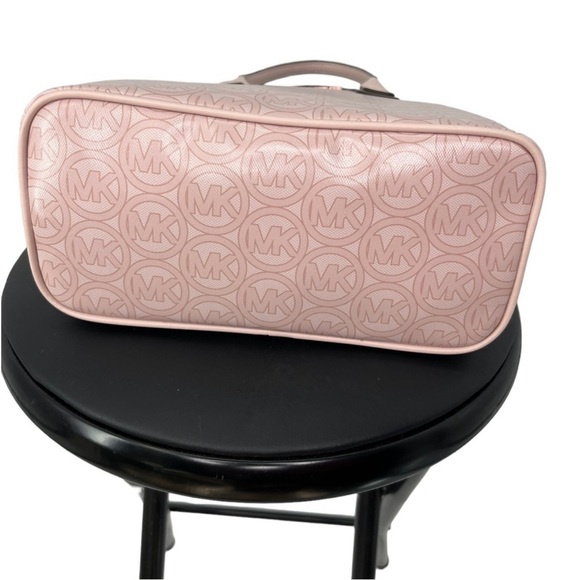 COPY - 👛MICHAEL KORRS TOTE NWT 👛 - Picture 5 of 8